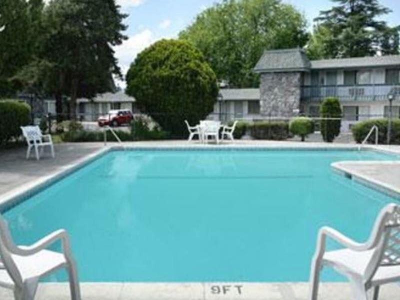 Econo Lodge Inn & Suites Central Medford Facilidades foto